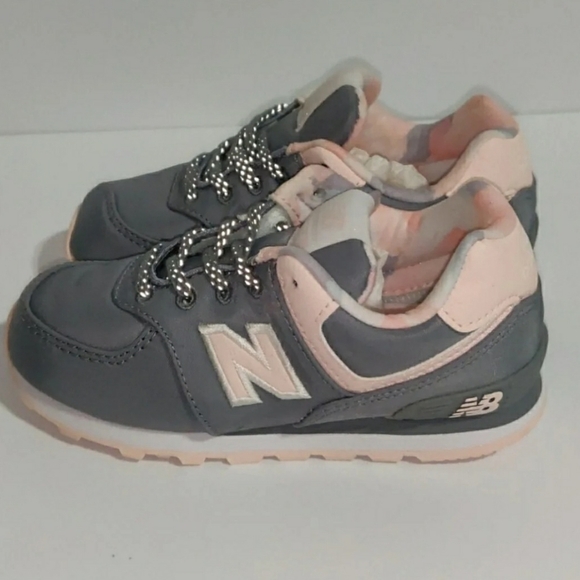 New Balance  kids infants Size 9M Toddlers medium - Picture 1 of 7